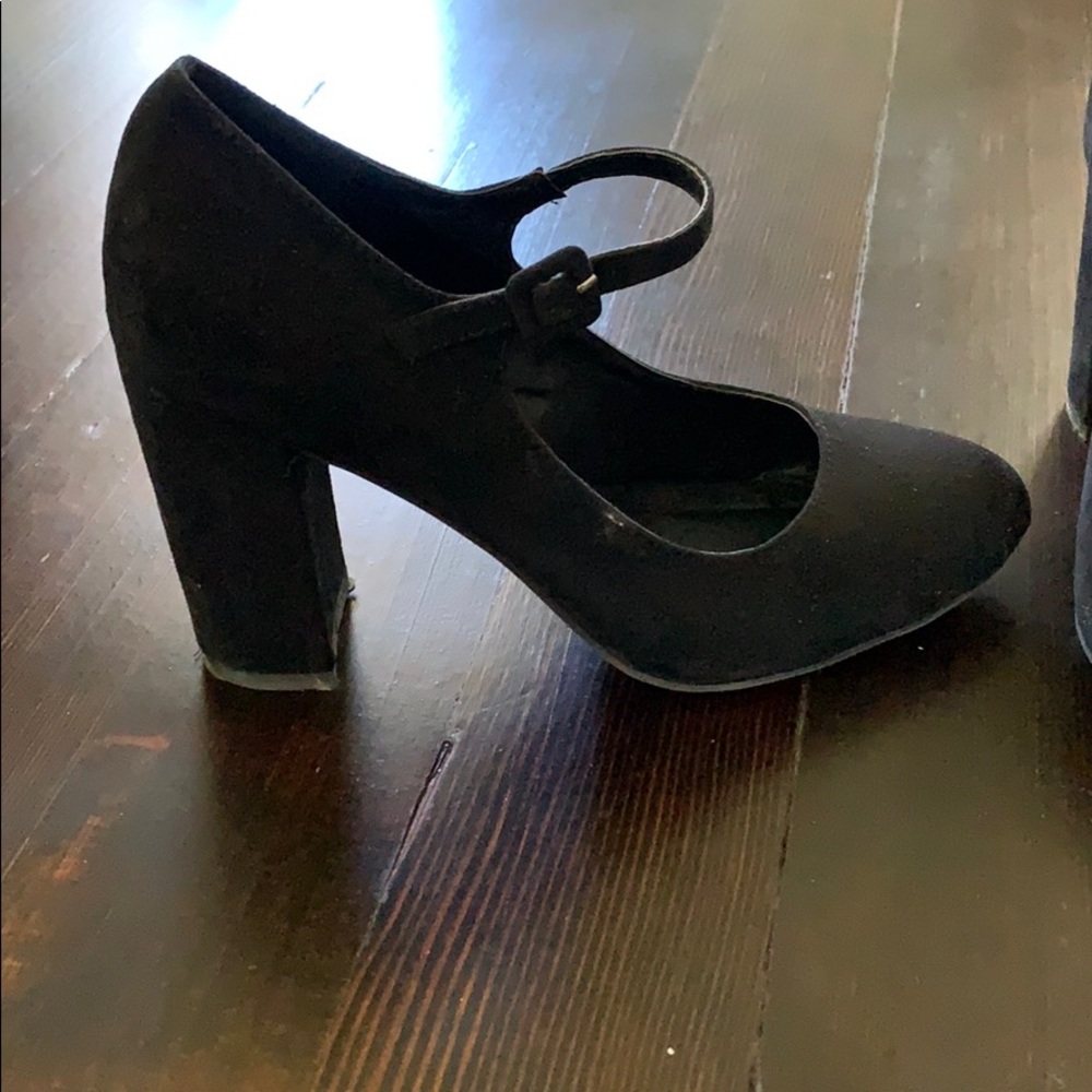 Shoes - Picture 2 of 3